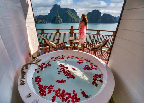 Heritage Line Ylang Cruise - Ha Long and Lan Ha Bay - 전망