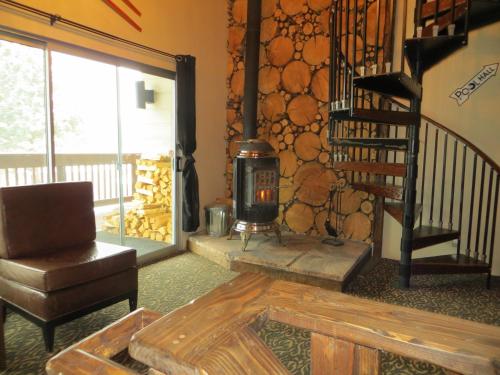 The Mammoth Creek Inn image 7