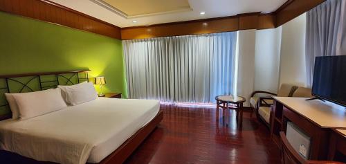 room detail thumbnail 1