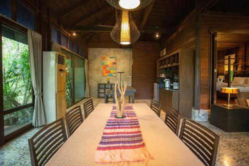 Baansuanramita Resort near Wat Phlup