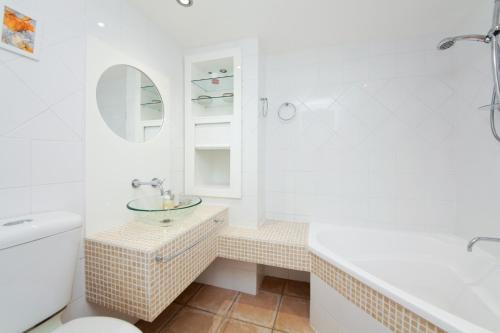 River access 2 bathroom Noosa Heads with kayak and bikes