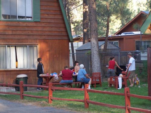 Golden Bear Cottages In Ca