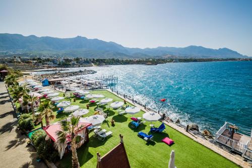 pludmale, Comfortable One-Bedroom Apartment near the Sea and Casino Merit Park Sel 2-6 in Karaoğlanoğlu