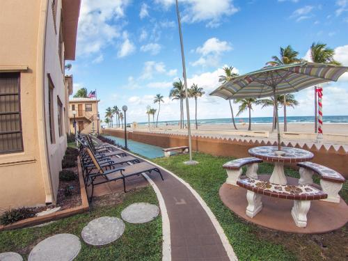 Neptune Oceanfront Rentals - 출입구