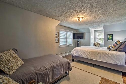 Cute Emporia House - Mins to Downtown and ESU! - image 2