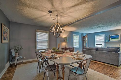 Cute Emporia House - Mins to Downtown and ESU! in Emporia, USA