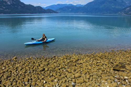 沙灘, 波爾陶灣奧運出傳奇小屋旅館 (Porteau Cove Olympic Legacy Cabins) in 弗里溪(BC)