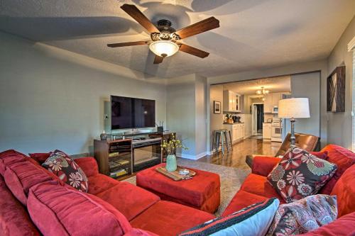 Cute Emporia House - Mins to Downtown and ESU! in Emporia, USA