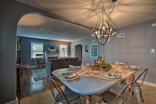 Cute Emporia House - Mins to Downtown and ESU! - image 12