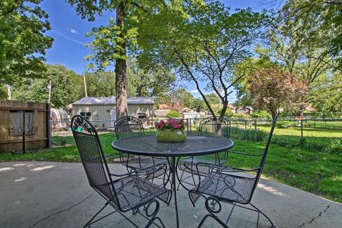 Cute Emporia House - Mins to Downtown and ESU! - image 13