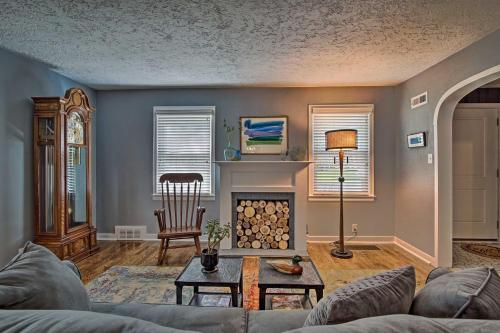 Cute Emporia House - Mins to Downtown and ESU! - image 3