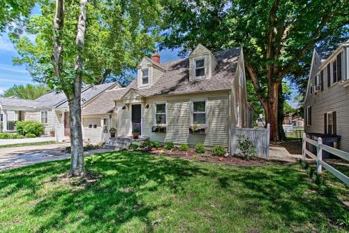 Cute Emporia House - Mins to Downtown and ESU! - image 10