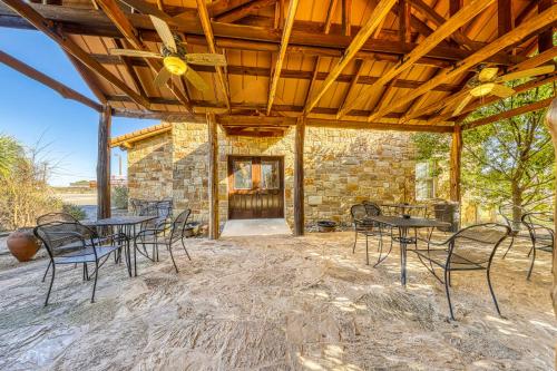 The Plum @ Mendelbaum Winery Guest Cabins - image 5