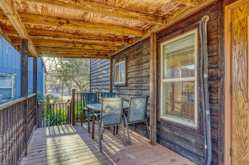 The Plum @ Mendelbaum Winery Guest Cabins - image 7