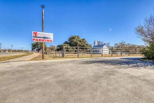The Pecan @ Mendelbaum Winery Guest Cabins - image 4