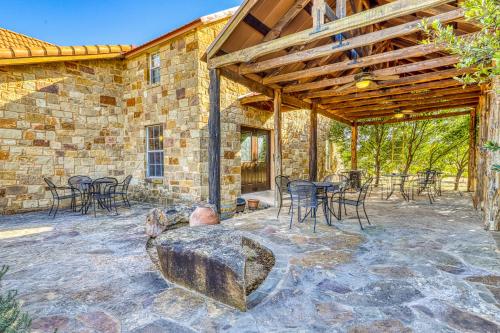 The Pecan @ Mendelbaum Winery Guest Cabins - image 6