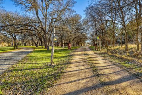 The Pecan @ Mendelbaum Winery Guest Cabins