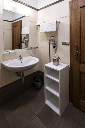 Hotel Mario - image 9