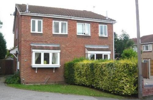 Doncaster - Hatfield - Large Private Garden & Parking - 2 Bedroom House - Very Quiet Cul De Sac Location