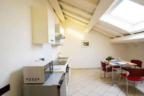 Cocina, V12 Apartments - Vittoria 12 in Novara