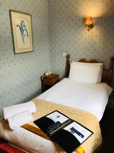 Brook Red Lion Hotel - main image