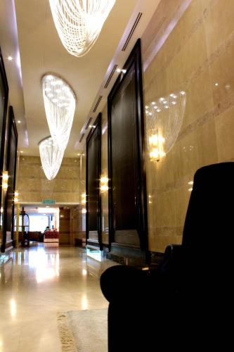Pacific Regency Hotel Suites photo 3