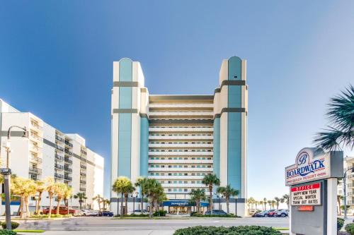 Hosteeva Oceanfront Boardwalk Beach Resort with Balcony - image 2