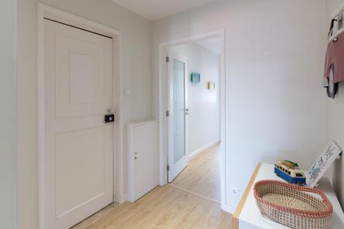Host Wise - Trendy Bright Flats with Jacuzzi - 5 min Beach, Matosinhos (fotografie 7)