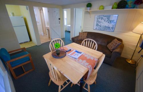 Two Bedroom Cottage - One Double + Two Twins
