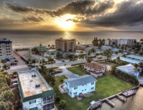 4 Beach Access, Close to Time's Square, On water
