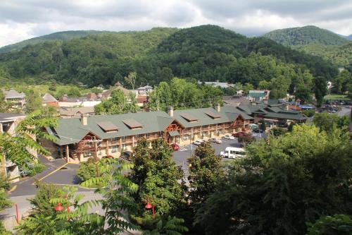 Greystone Lodge on the River