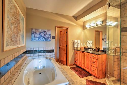 Luxury Duplex with 2 King Masters Billiards and Views - image 2