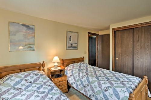 Quiet Brewster House with Deck - Mins to Bay Beaches!