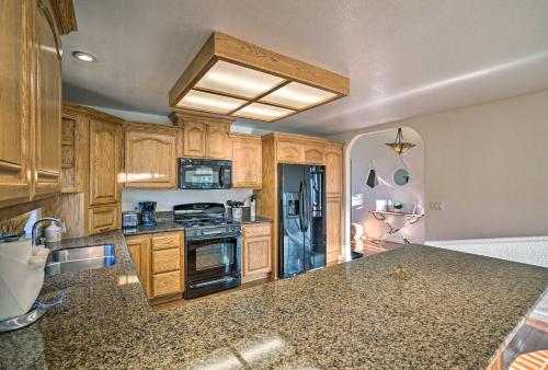 Modern South Lake Tahoe Haven w/Mtn View & Hot Tub - image 7