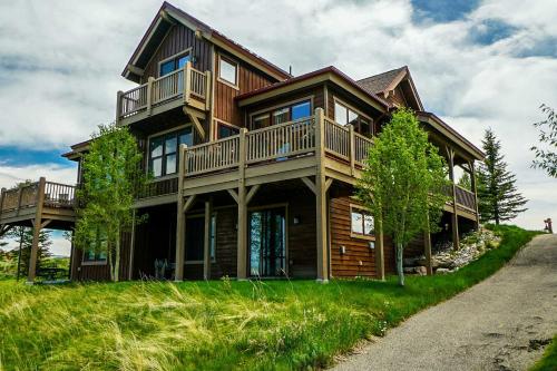 Family Home on Golf Course about 3 Mi to Granby Ranch! in Granby, USA