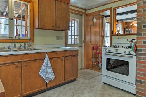 East Otis Reservoir Cabin w/ Porch - Walk to Lake! in Chester (MA)