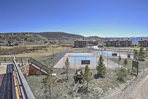 Cozy Mountain Condo with Pool 2 Mi to Granby Ranch!