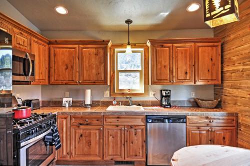Pagosa Springs Escape with Deck, Hot Tub and Grill! in Pagosa Springs, USA