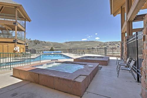 Cozy Mountain Condo with Pool 2 Mi to Granby Ranch!