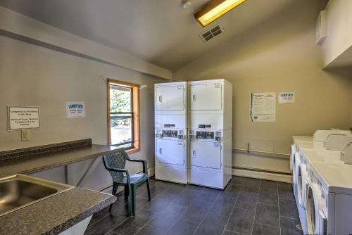 Mountain Side Condo with Pool Less Than 1Mi to Main St Frisco - main image