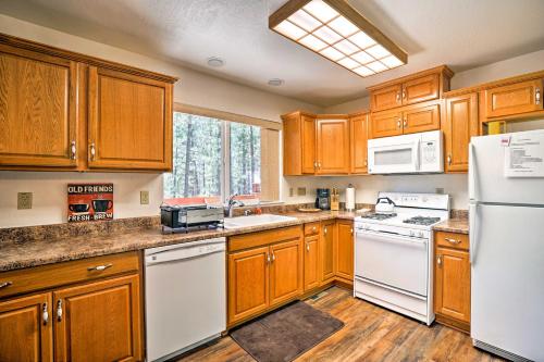 Spacious South Lake Tahoe Home 4 Mi to Heavenly! - image 5