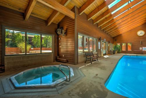 Mountain Side Condo with Pool Less Than 1Mi to Main St Frisco - image 10