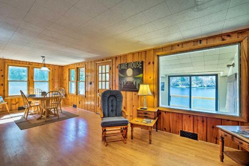 Picturesque Cottage with Sunroom on Ashmere Lake!