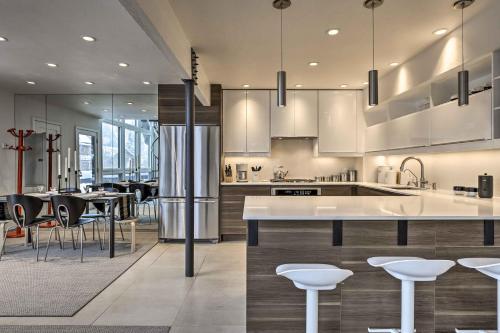 Vail Condo with Mtn View Deck - Steps to Ski Shuttle - image 9