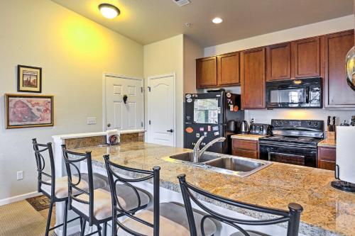 Granby Condo with Covered Deck 18 Mi to Winter Park in Granby, USA