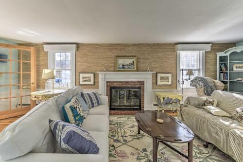 Waterfront Hyannis Port Cottage Walk to Beach! - image 2