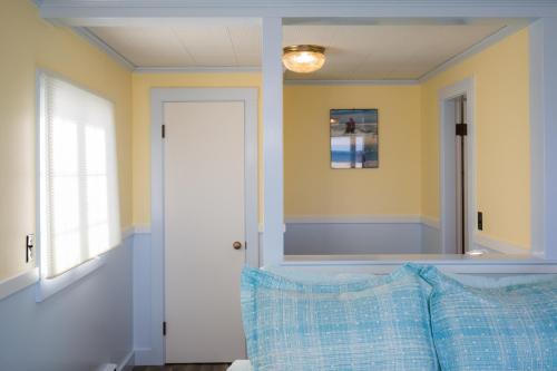 Nauset Beach Inn - image 9