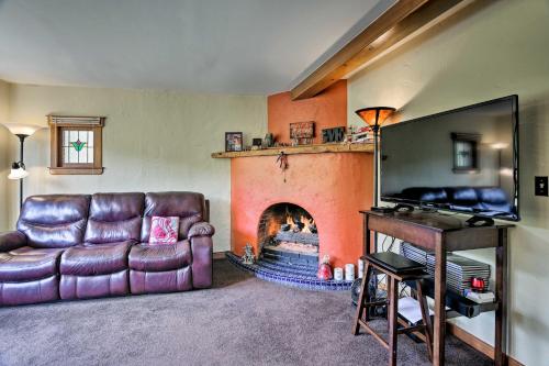 Cozy Home with Deck and Mtn Views, Walk to Casinos in Central City, USA