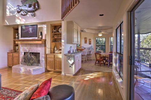 Secluded Home - Canyon Lake View Near Boat Launch! in Canyon Lake (TX)