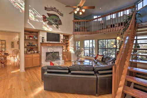 Secluded Home - Canyon Lake View Near Boat Launch! in Canyon Lake (TX)